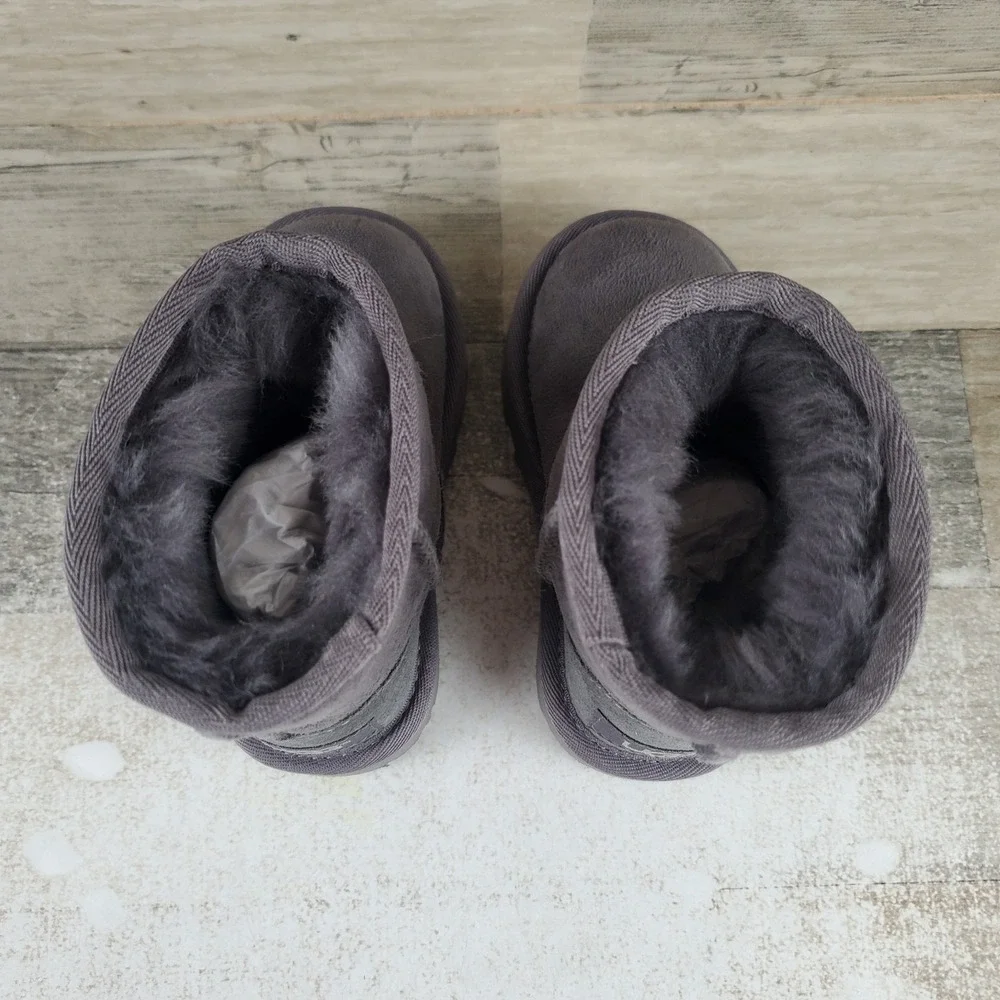Ugg Classic II Kids Boots Sz 7 Comfort Gray Sheepskin Lined Round Toe Pull On
